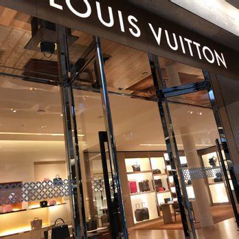 louis vuitton chestnut hill|louis vuitton northbrook court il.